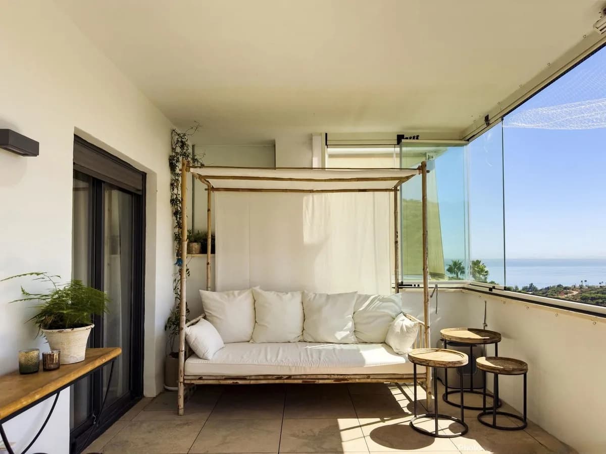 2 Bedroom Middle Floor Apartment for Sale in Manilva, Málaga - Image 8
