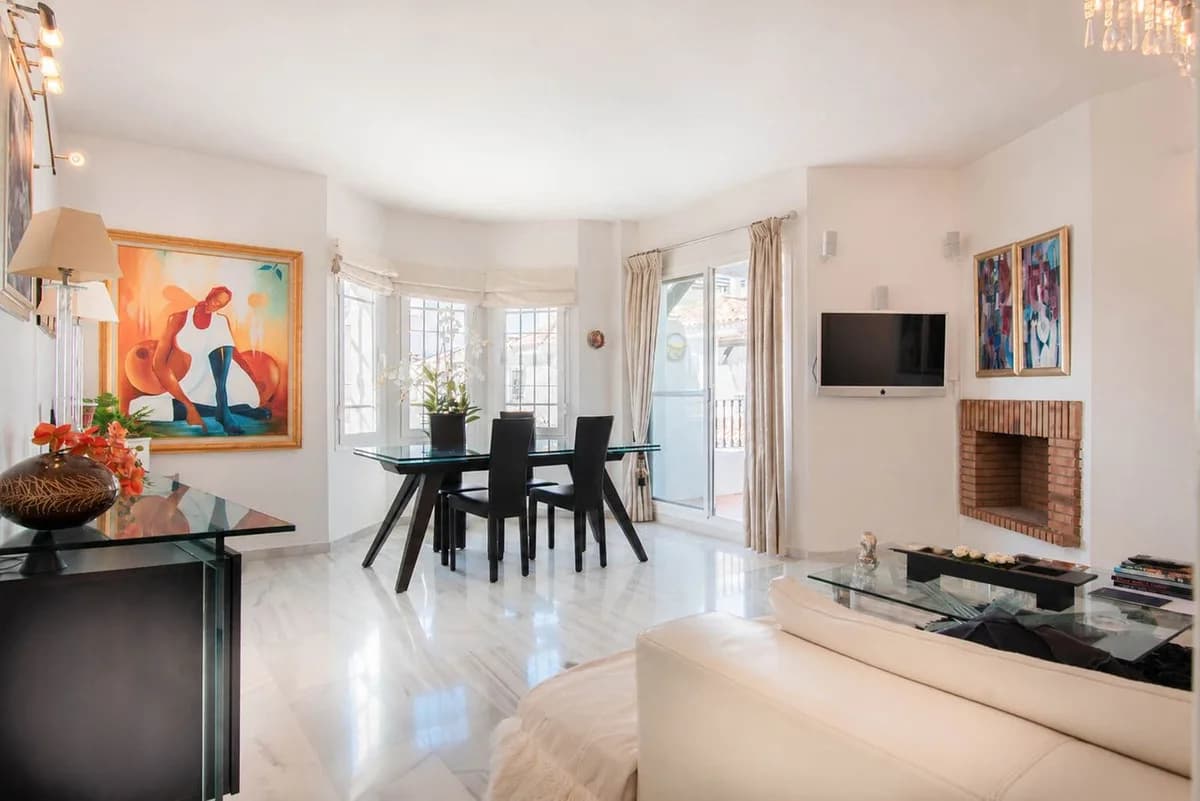 2 Bedroom Penthouse Duplex for Sale in Puerto Banús, Málaga - Image 2