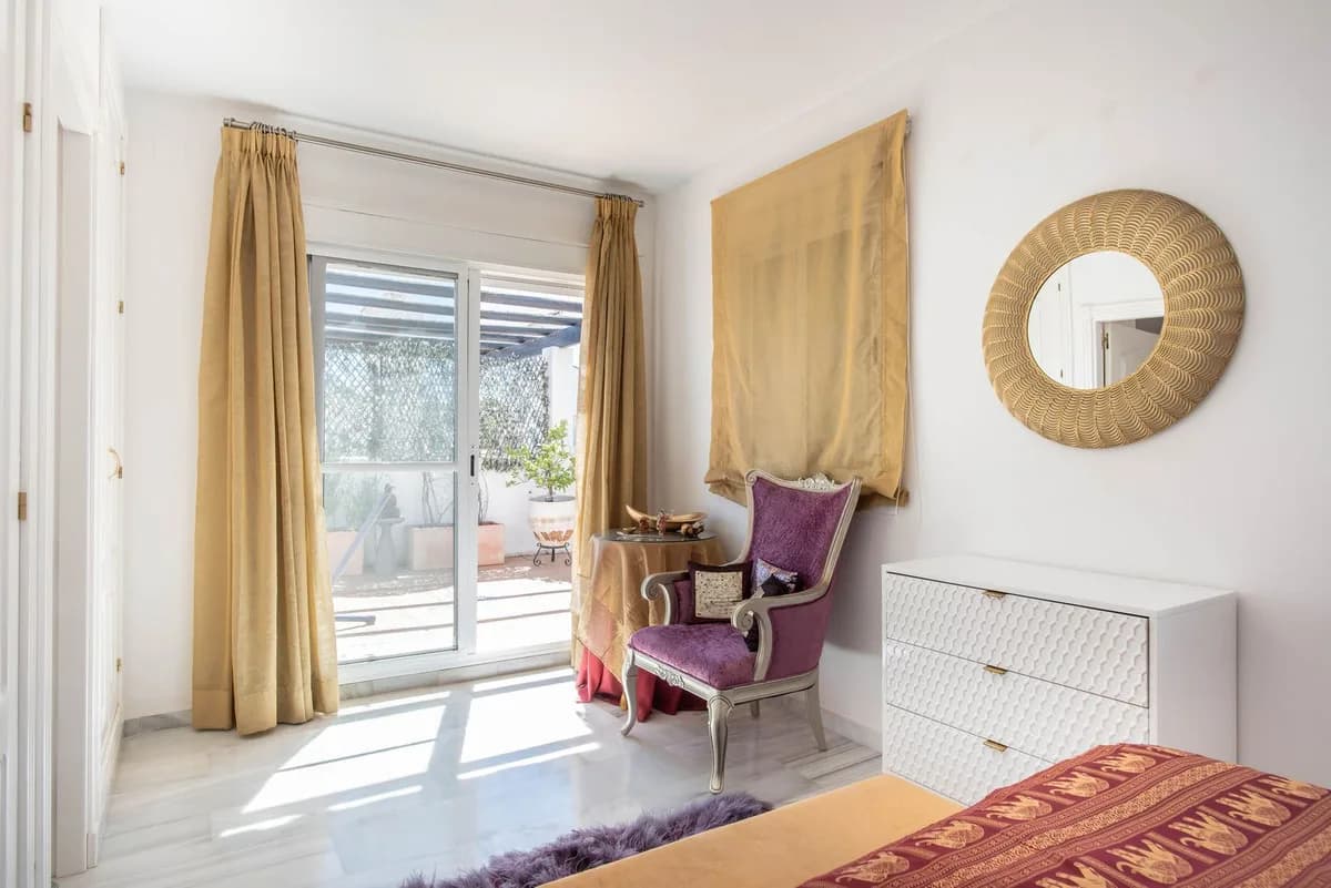 2 Bedroom Penthouse Duplex for Sale in Puerto Banús, Málaga - Image 3