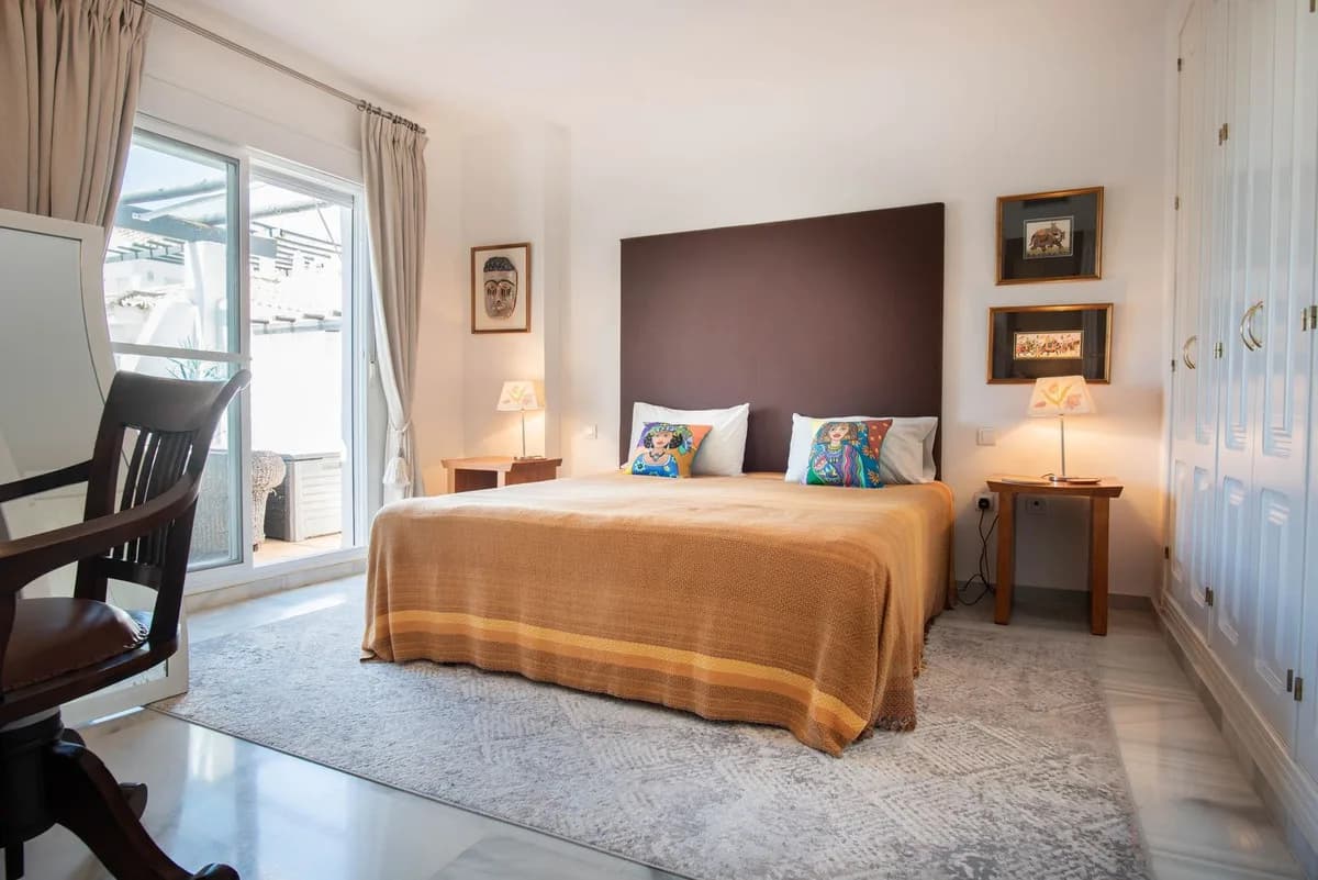 2 Bedroom Penthouse Duplex for Sale in Puerto Banús, Málaga - Image 7