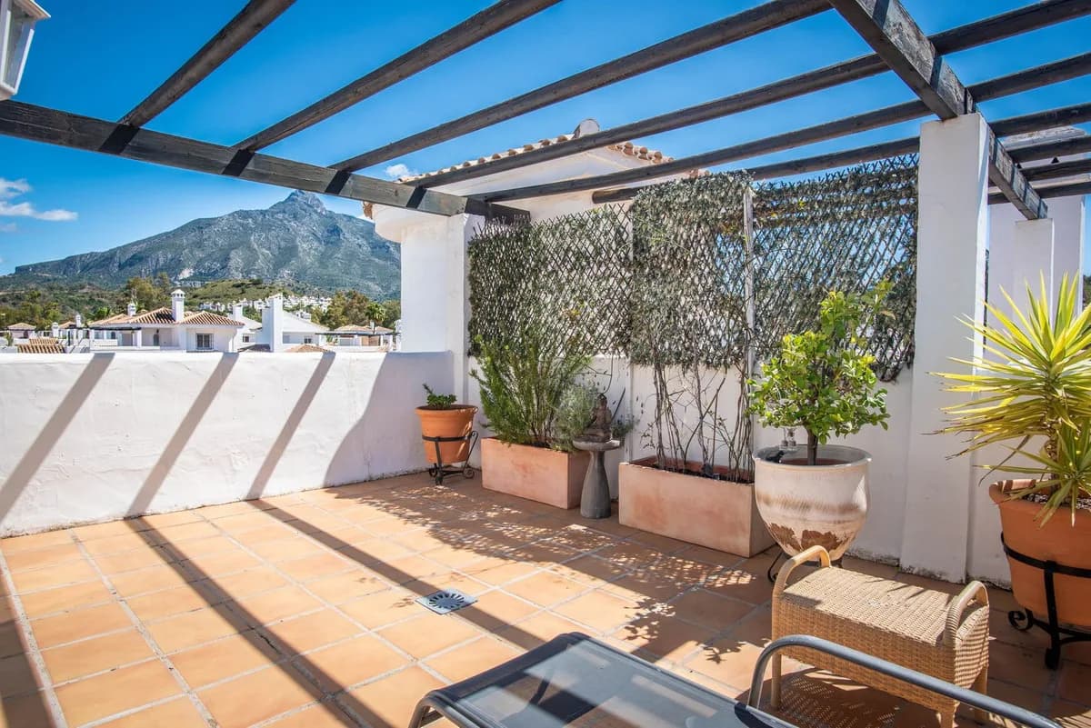 2 Bedroom Penthouse Duplex for Sale in Puerto Banús, Málaga - Image 9