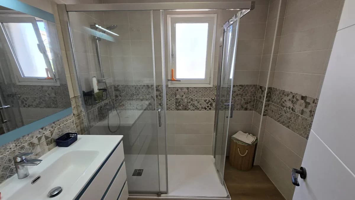1 Bedroom Middle Floor Apartment for Sale in The Golden Mile, Málaga - Image 7