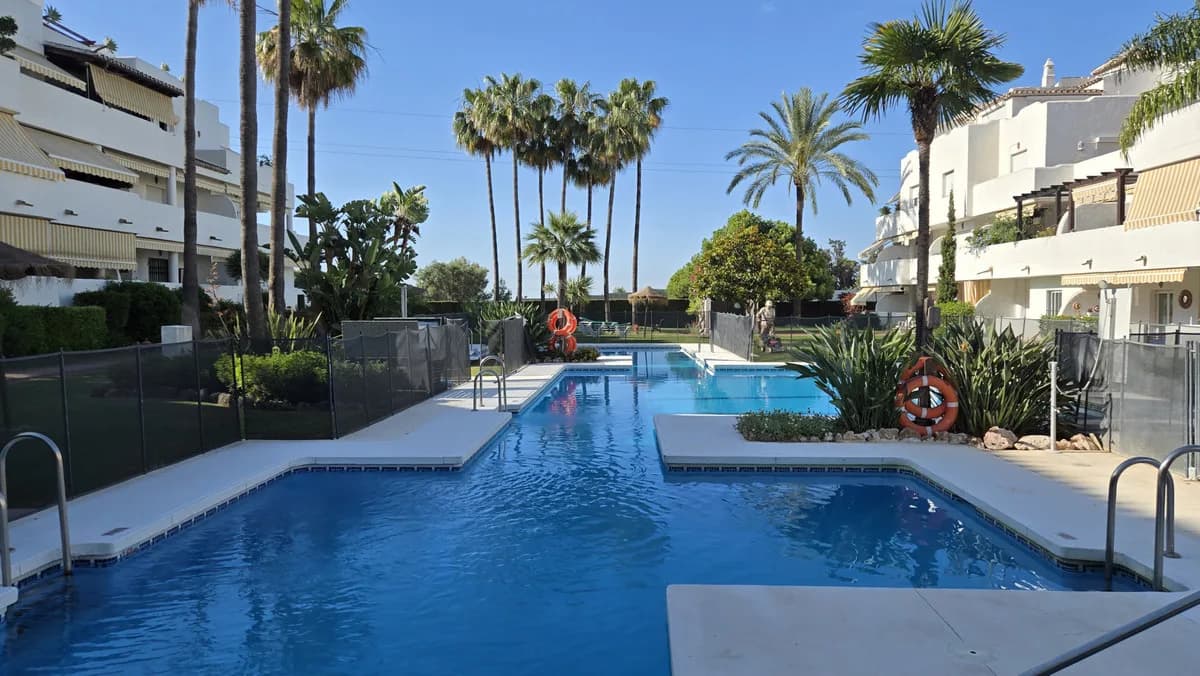 1 Bedroom Middle Floor Apartment for Sale in The Golden Mile, Málaga - Image 9