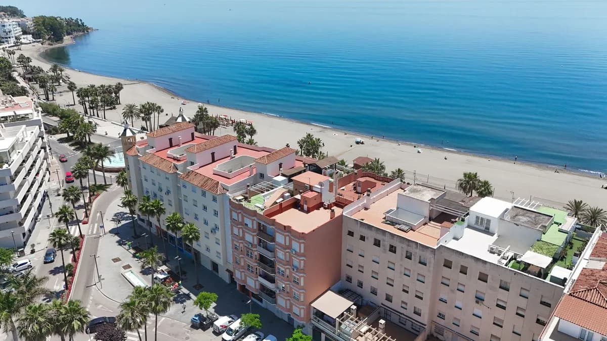 3 Bedroom Middle Floor Apartment for Sale in Estepona, Málaga