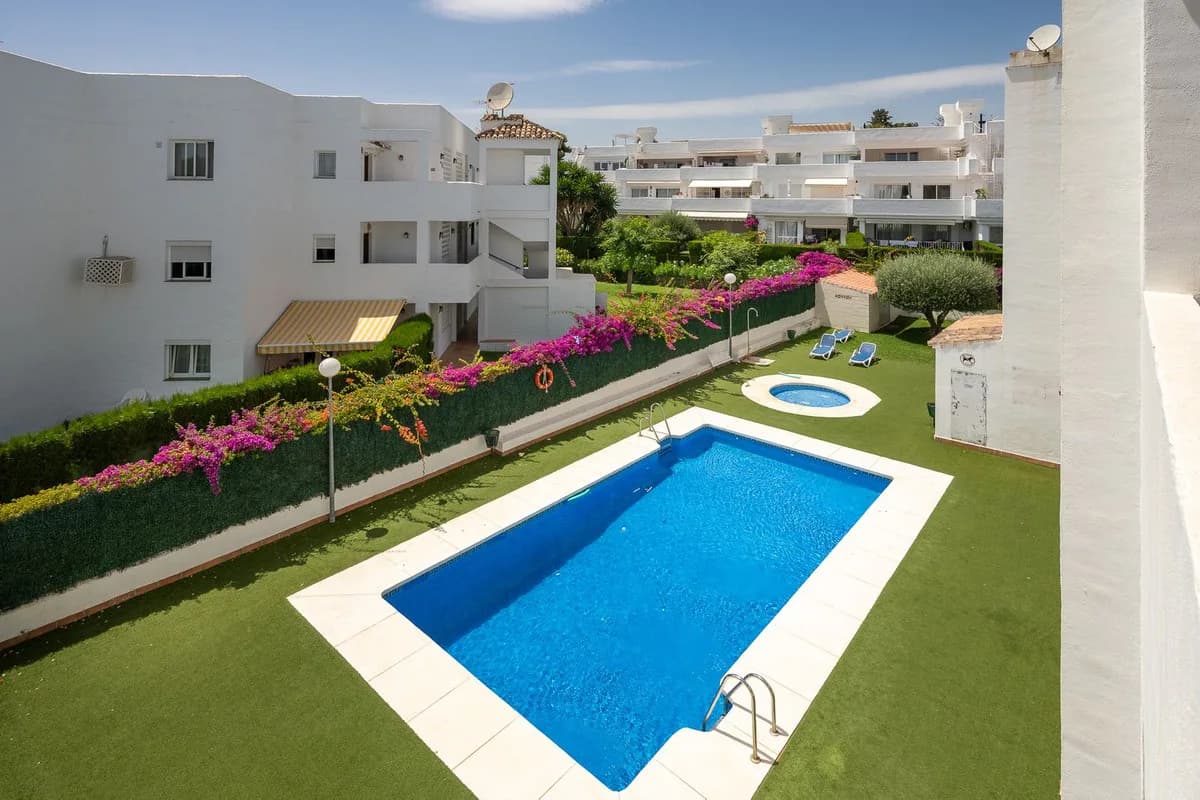 2 Bedroom Penthouse Duplex for Sale in El Paraiso, Málaga - Image 2