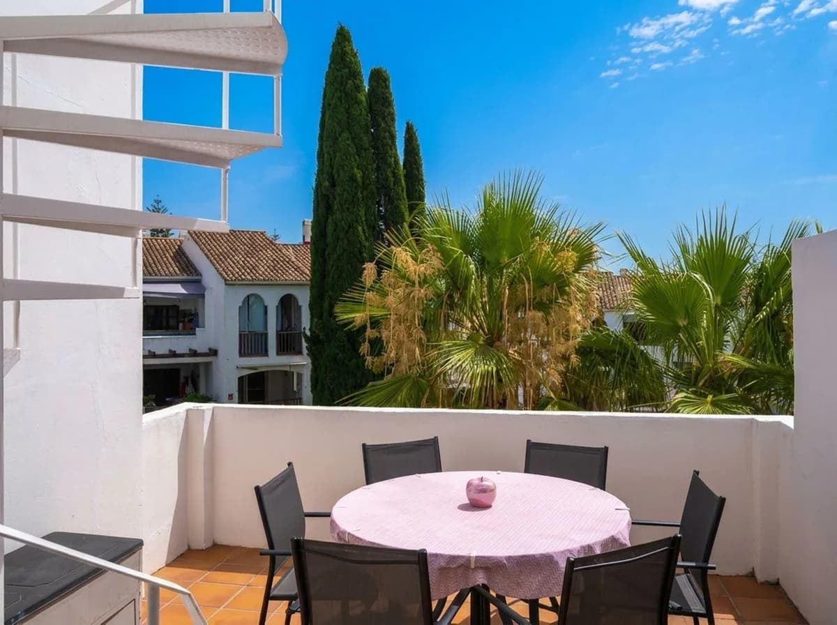 2 Bedroom Penthouse Duplex for Sale in El Paraiso, Málaga - Image 3