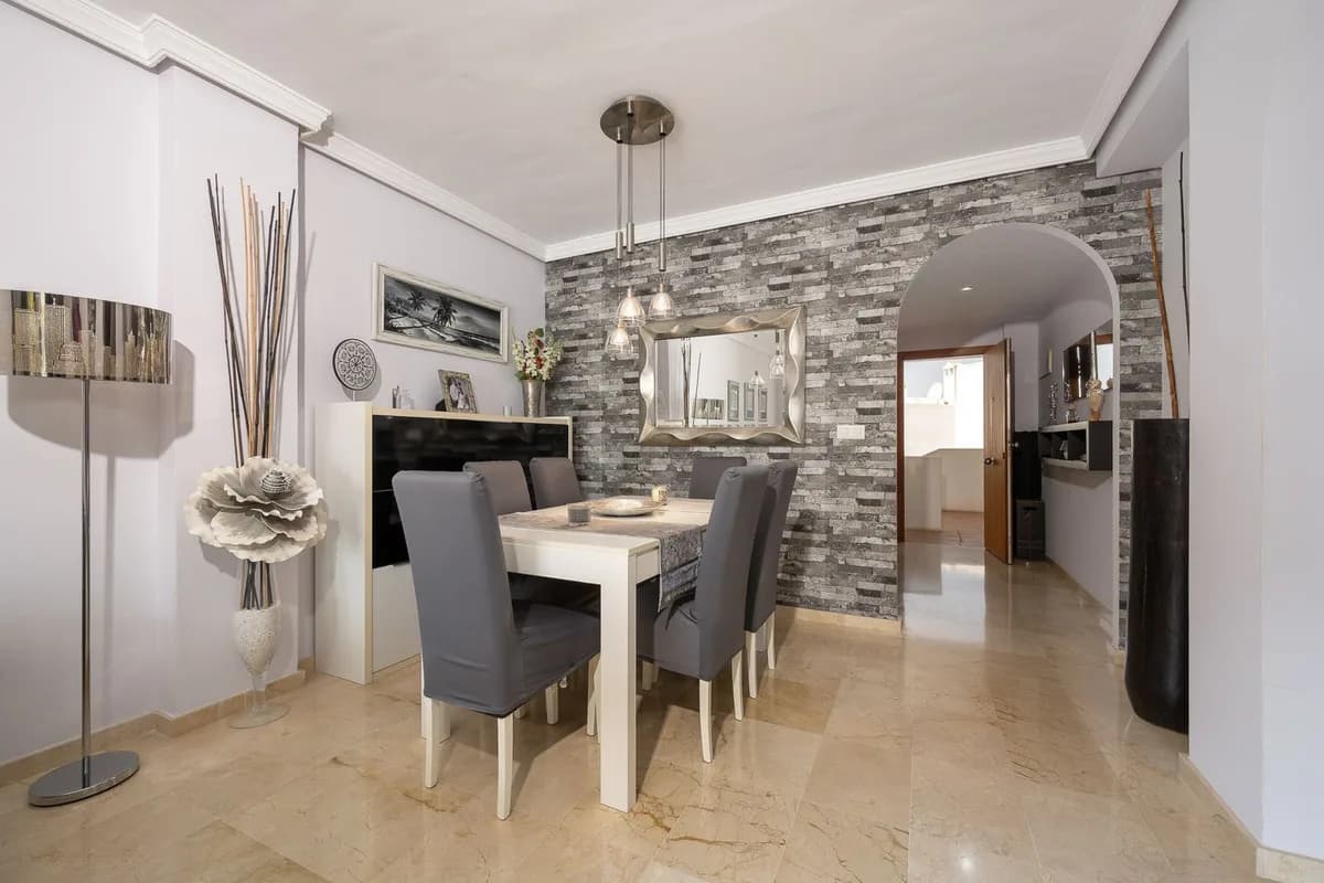 2 Bedroom Penthouse Duplex for Sale in El Paraiso, Málaga - Image 9