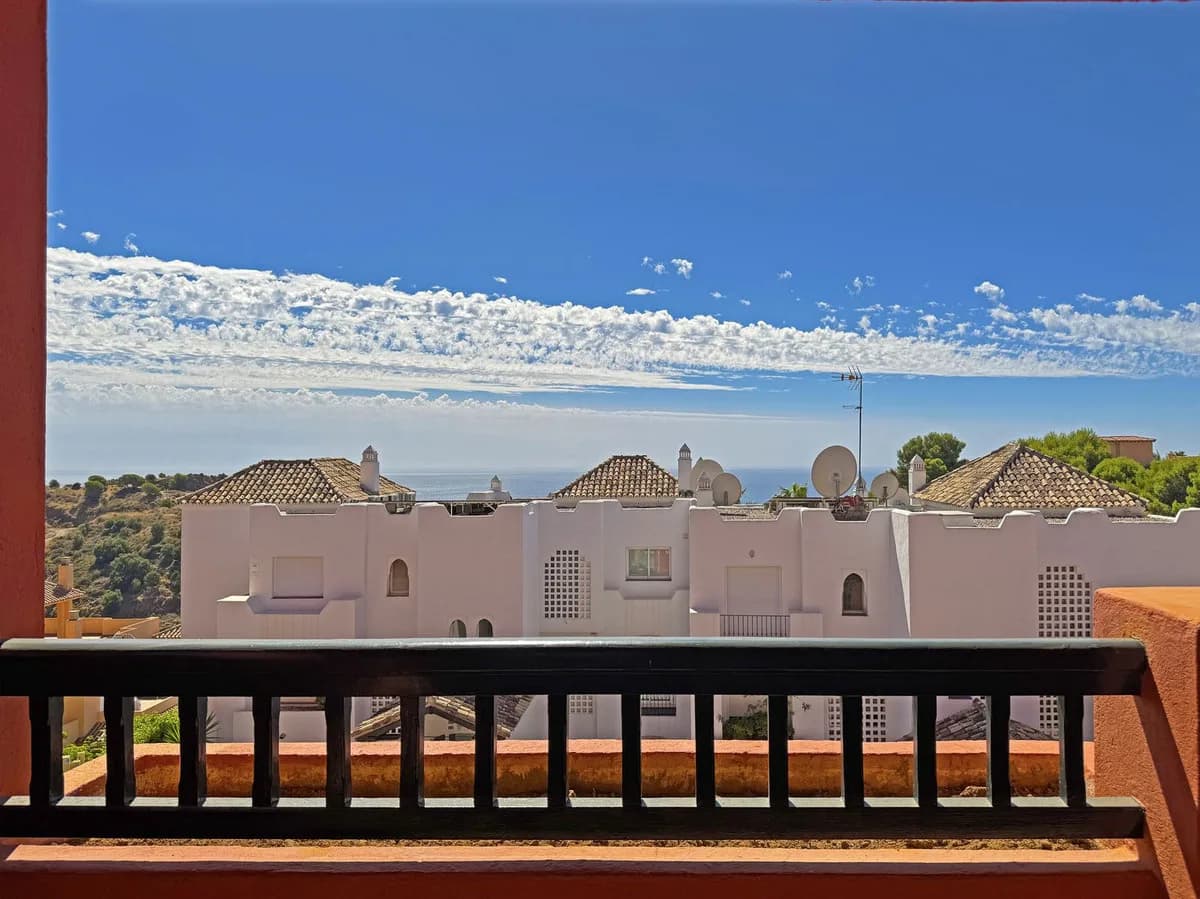 2 Bedroom Middle Floor Apartment for Sale in Calahonda, Málaga - Image 6