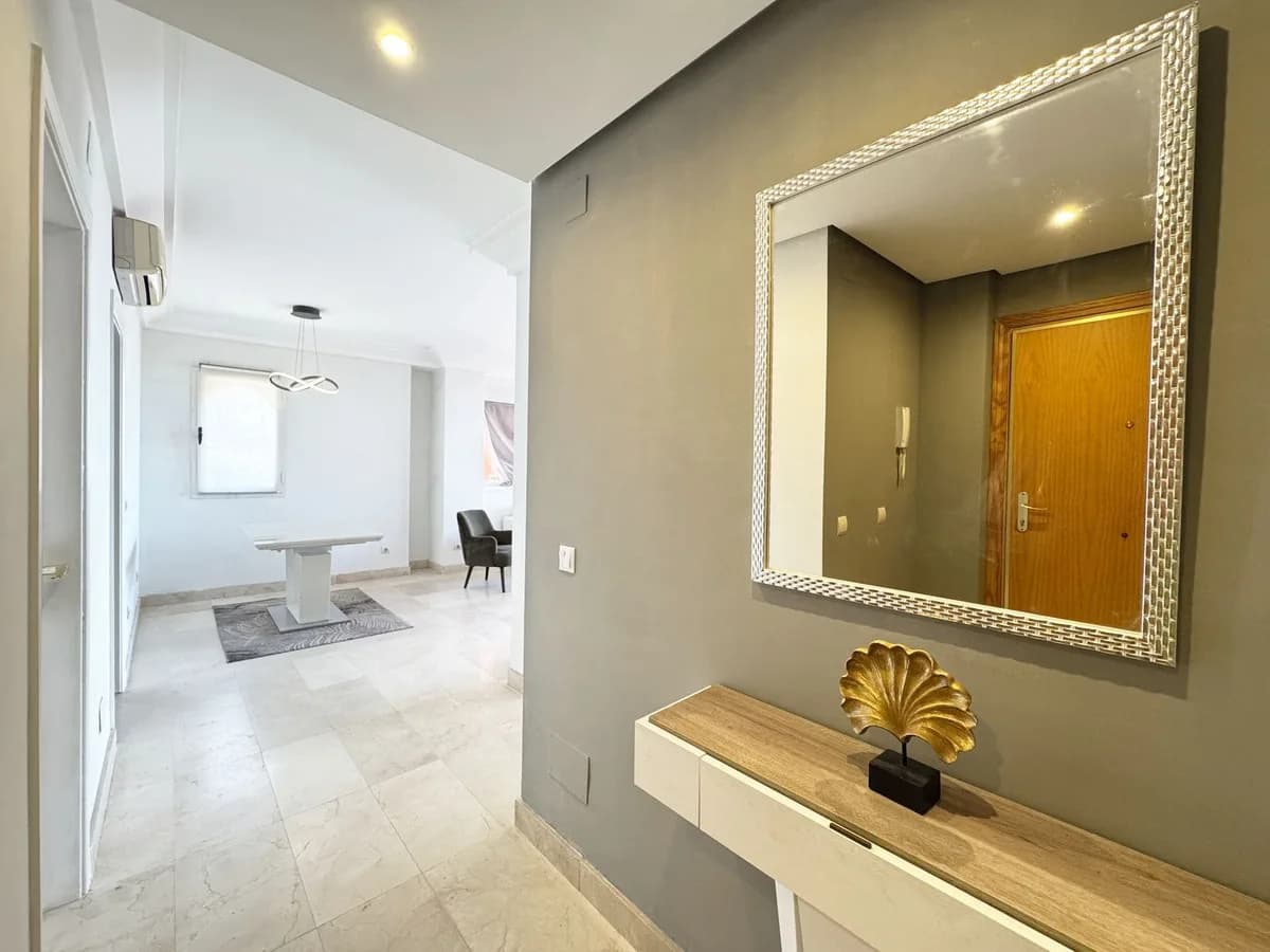 2 Bedroom Middle Floor Apartment for Sale in Calahonda, Málaga - Image 7