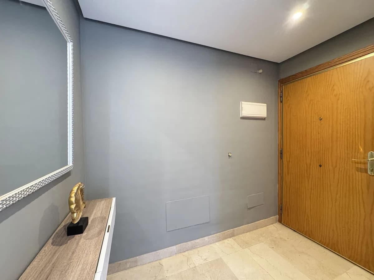 2 Bedroom Middle Floor Apartment for Sale in Calahonda, Málaga - Image 8