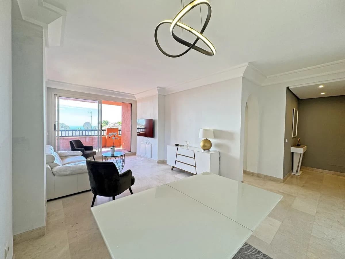 2 Bedroom Middle Floor Apartment for Sale in Calahonda, Málaga - Image 9
