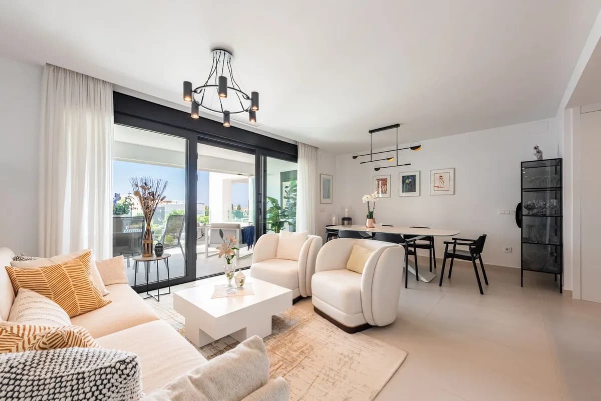 3 Bedroom Middle Floor Apartment for Sale in Bel Air, Málaga - Image 3
