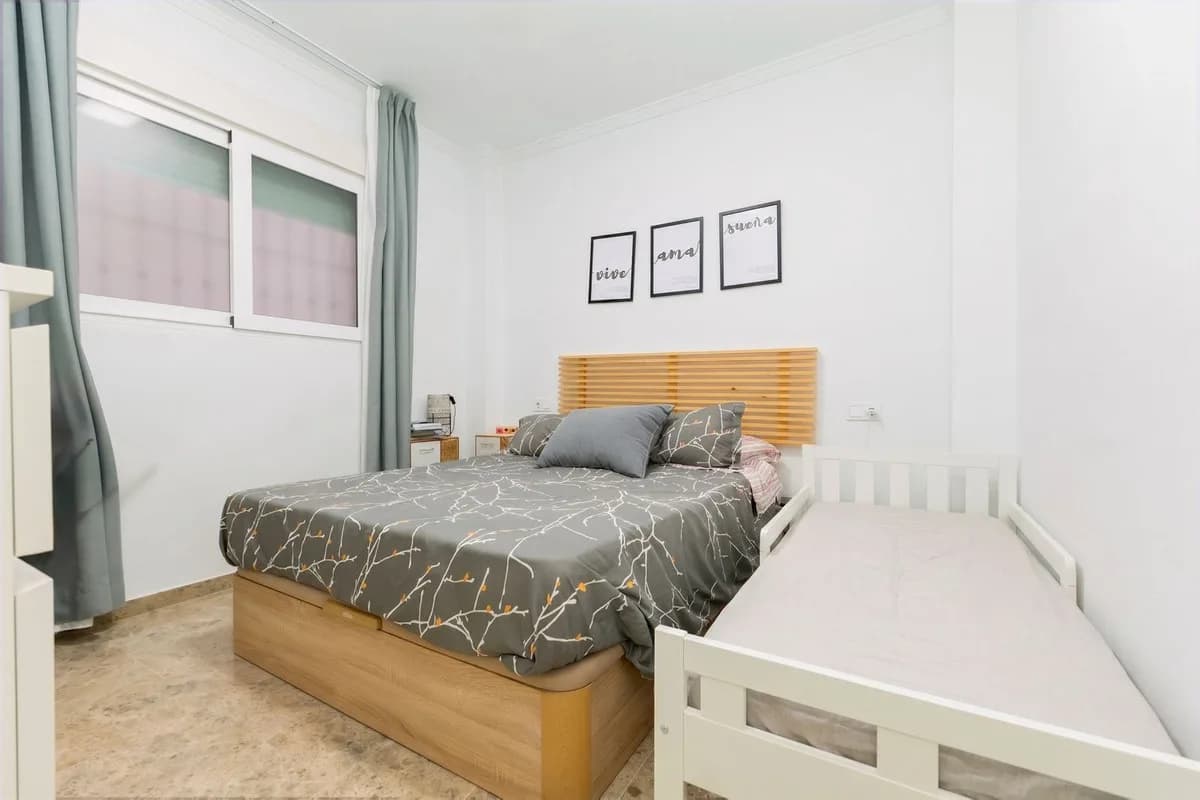 1 Bedroom Middle Floor Apartment for Sale in Torremolinos, Málaga - Image 2