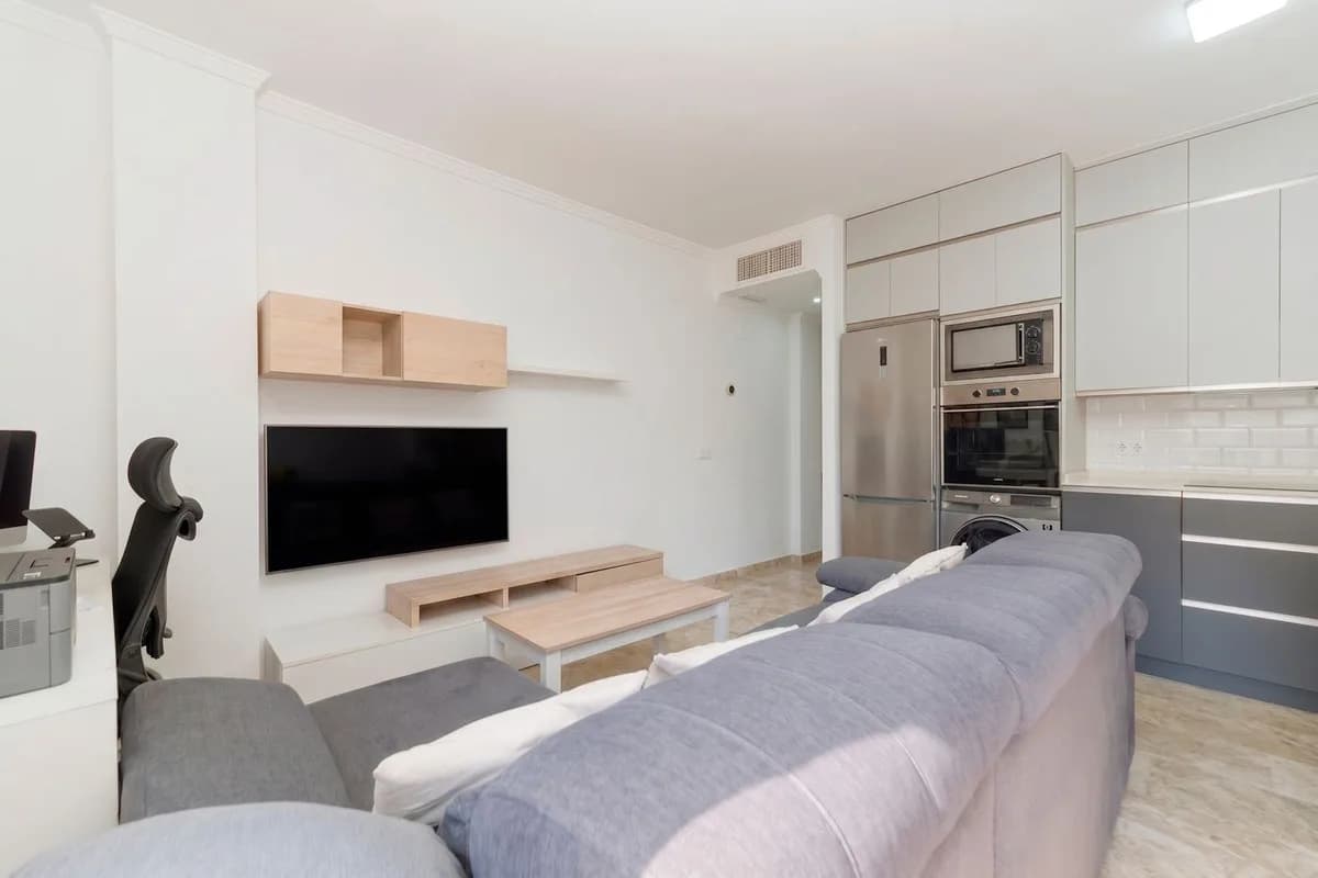 1 Bedroom Middle Floor Apartment for Sale in Torremolinos, Málaga - Image 5