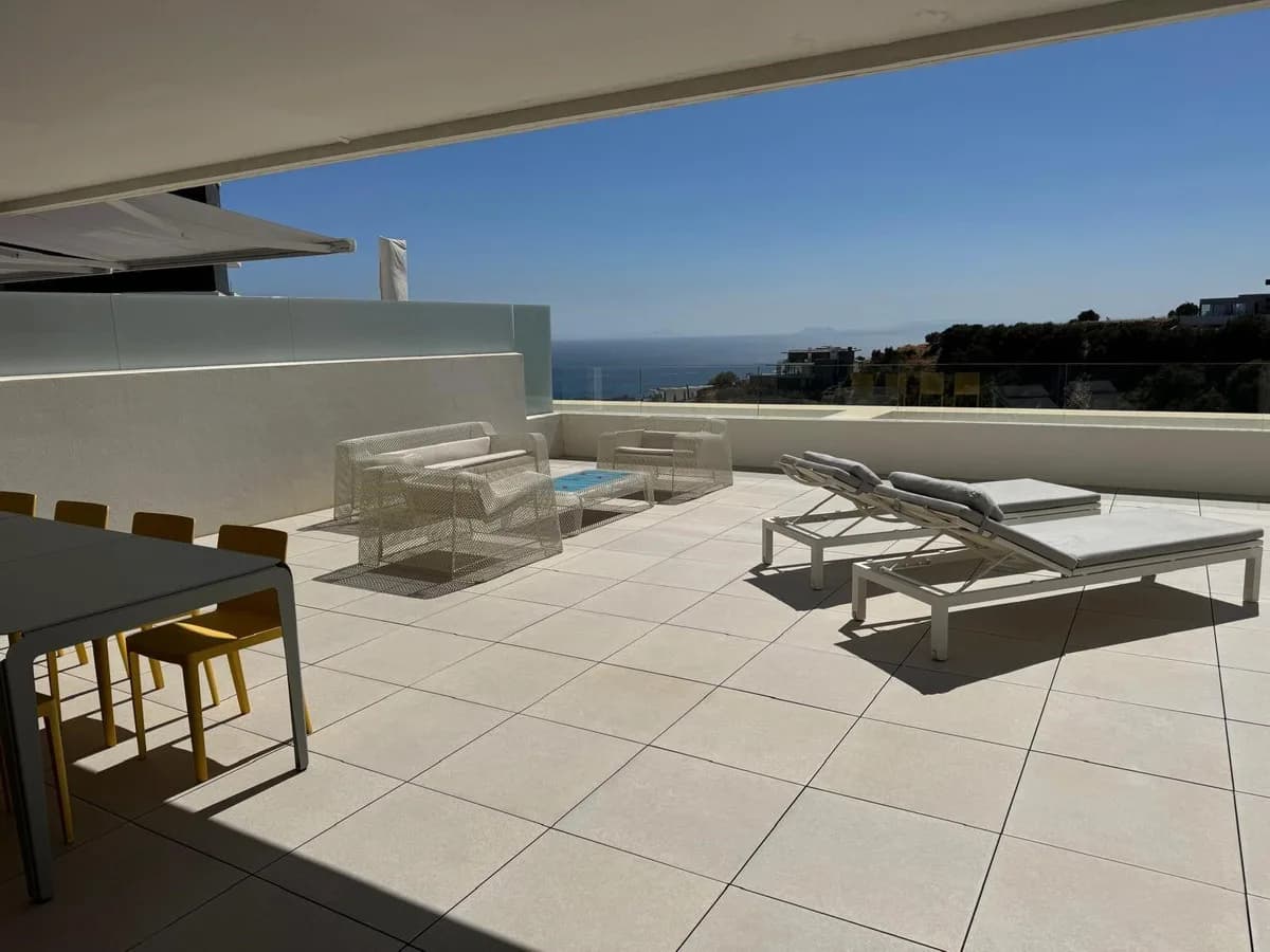 3 Bedroom Middle Floor Apartment for Sale in Altos de los Monteros, Málaga