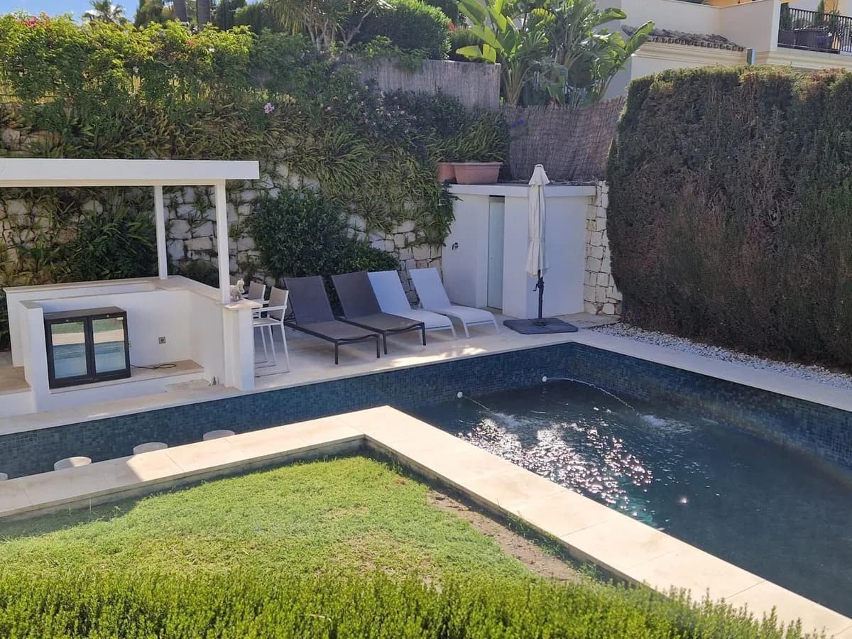 5 Bedroom Detached Villa for Sale in Nueva Andalucía, Málaga - Image 5