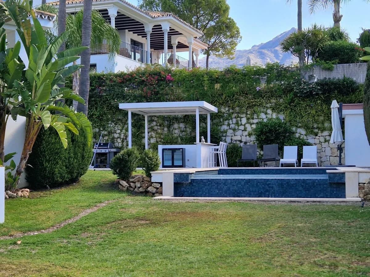 5 Bedroom Detached Villa for Sale in Nueva Andalucía, Málaga - Image 6