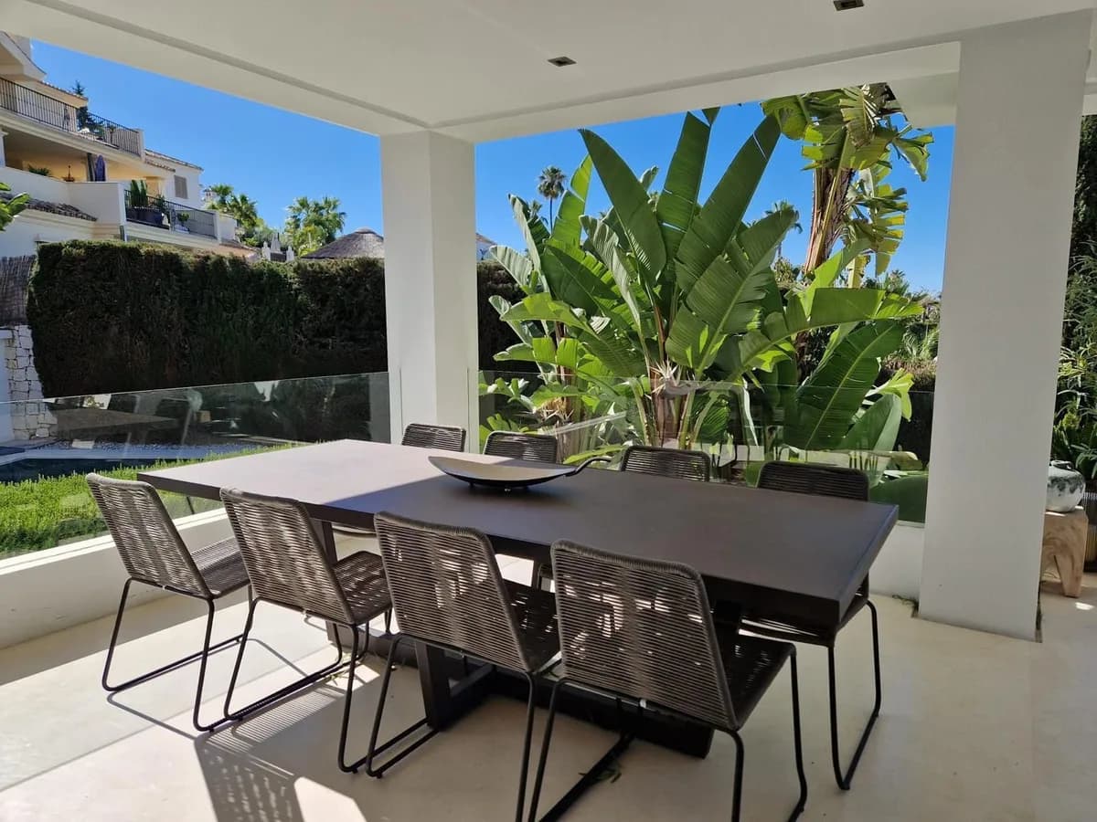 5 Bedroom Detached Villa for Sale in Nueva Andalucía, Málaga - Image 8