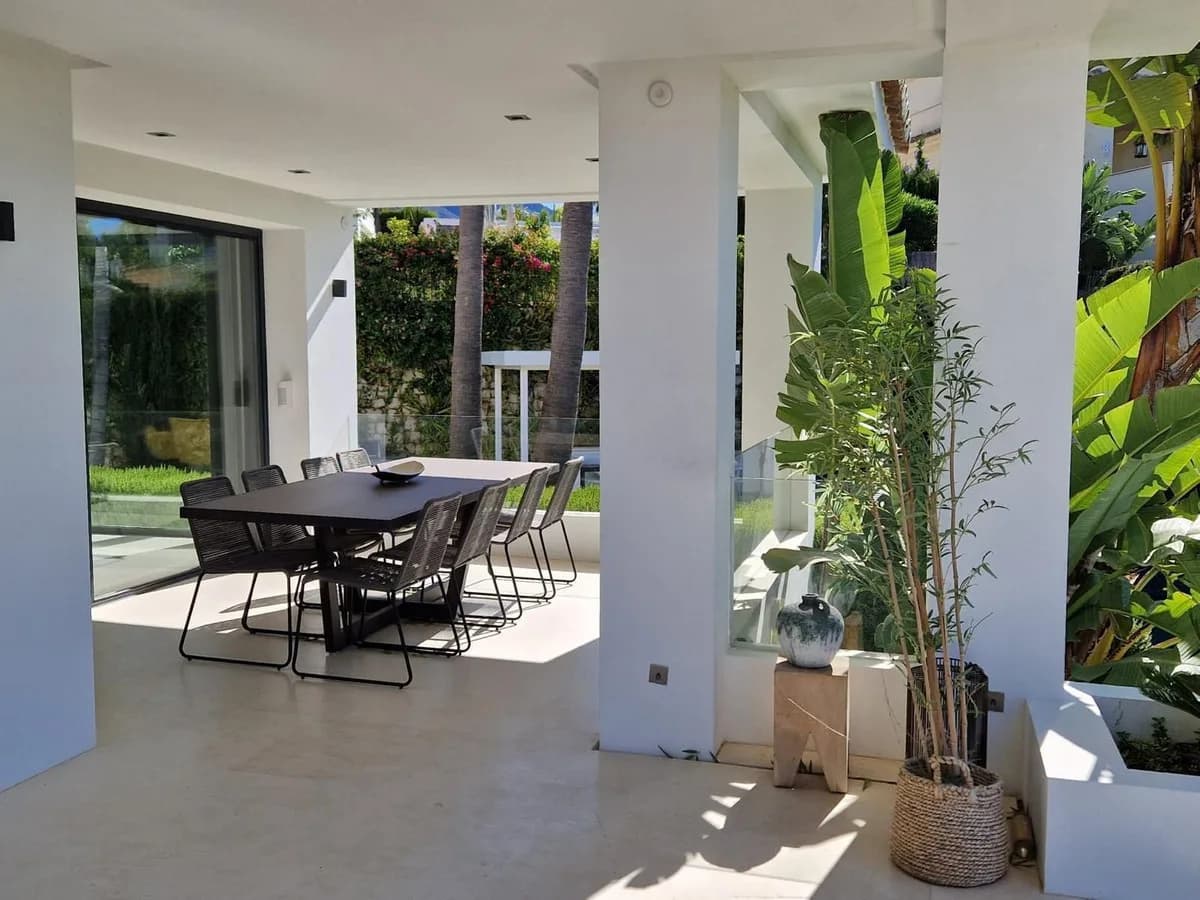 5 Bedroom Detached Villa for Sale in Nueva Andalucía, Málaga - Image 9