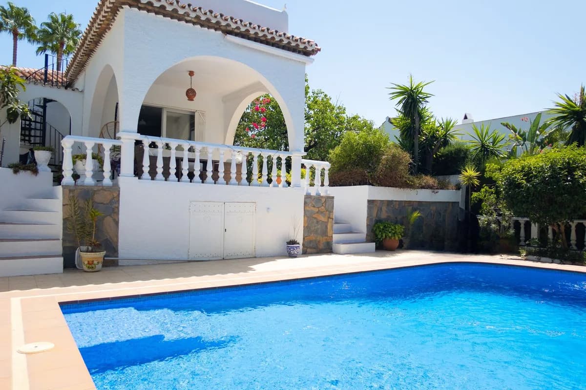 3 Bedroom Detached Villa for Sale in Estepona, Málaga