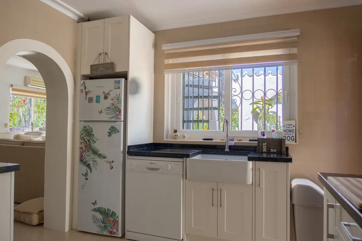 3 Bedroom Detached Villa for Sale in Estepona, Málaga - Image 3