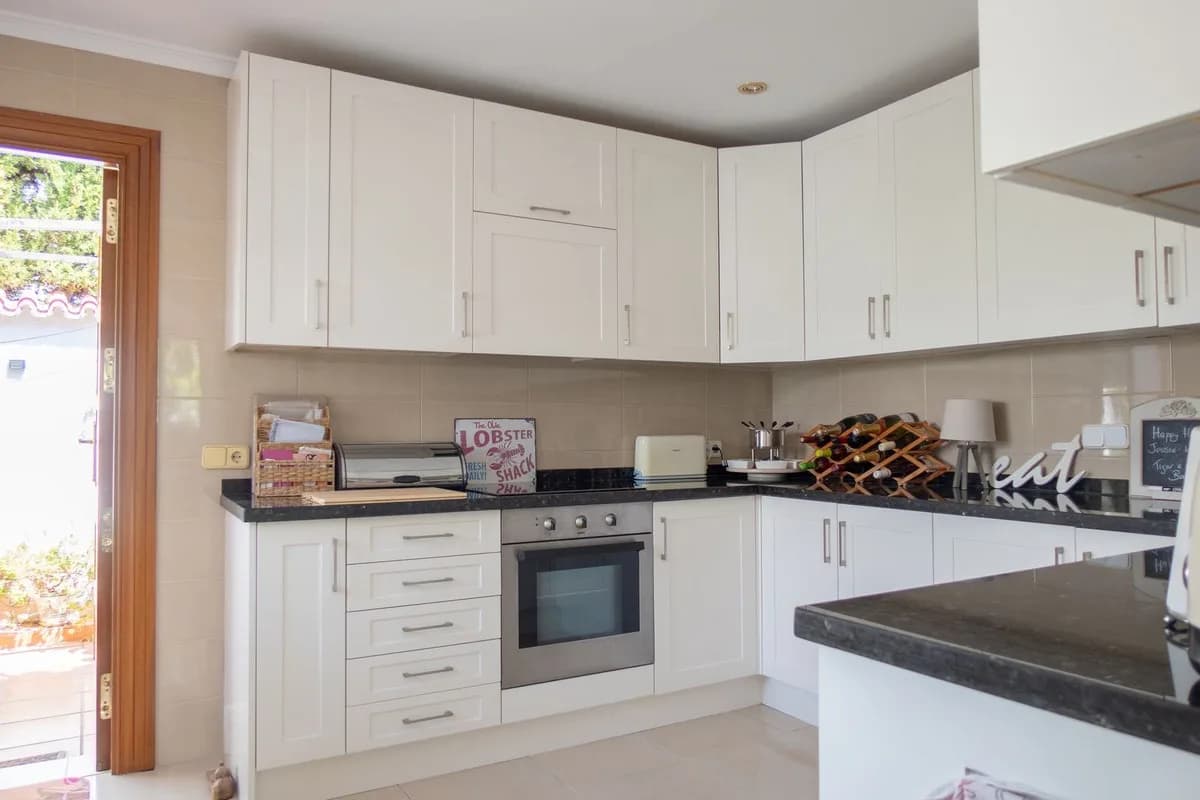 3 Bedroom Detached Villa for Sale in Estepona, Málaga - Image 4