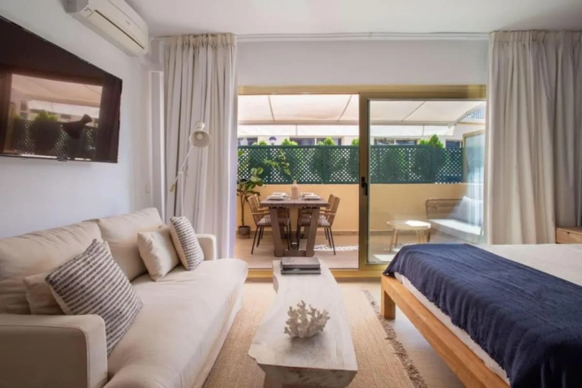 1 Bedroom Ground Floor Apartment for Sale in Elviria, Málaga