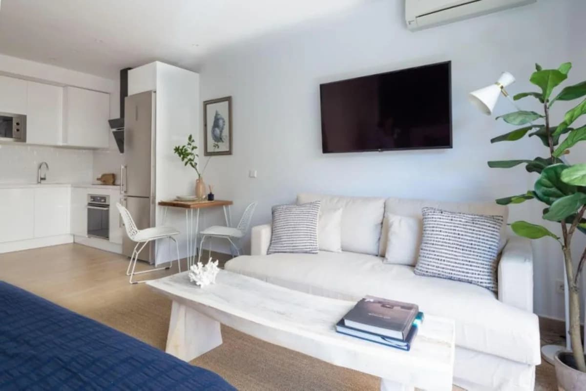 1 Bedroom Ground Floor Apartment for Sale in Elviria, Málaga - Image 5
