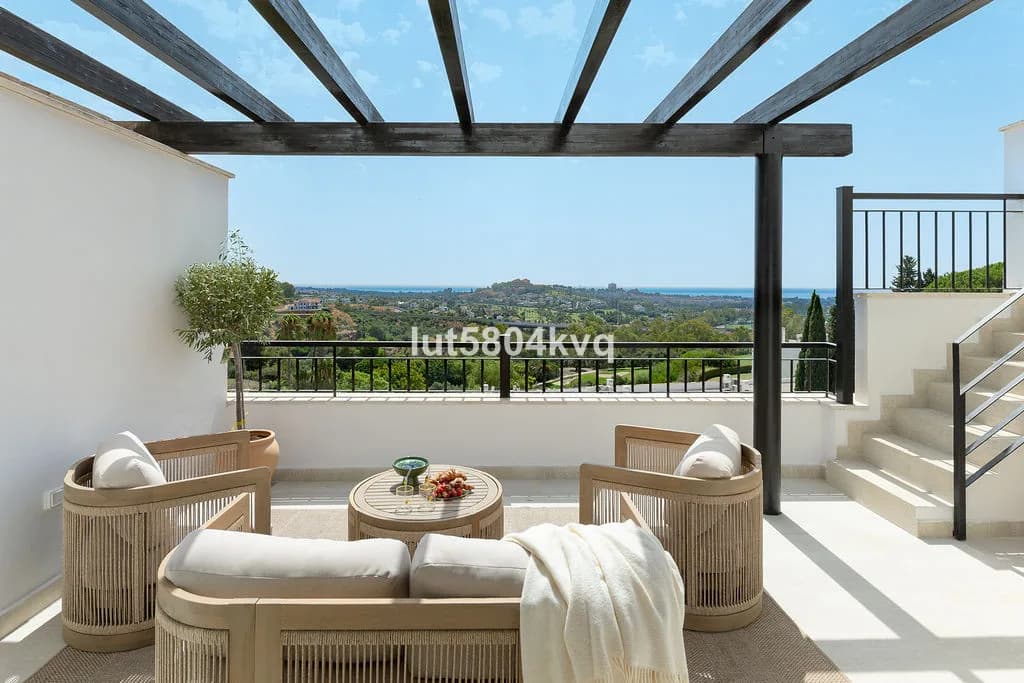 3 Bedroom Penthouse for Sale in La Quinta, Málaga