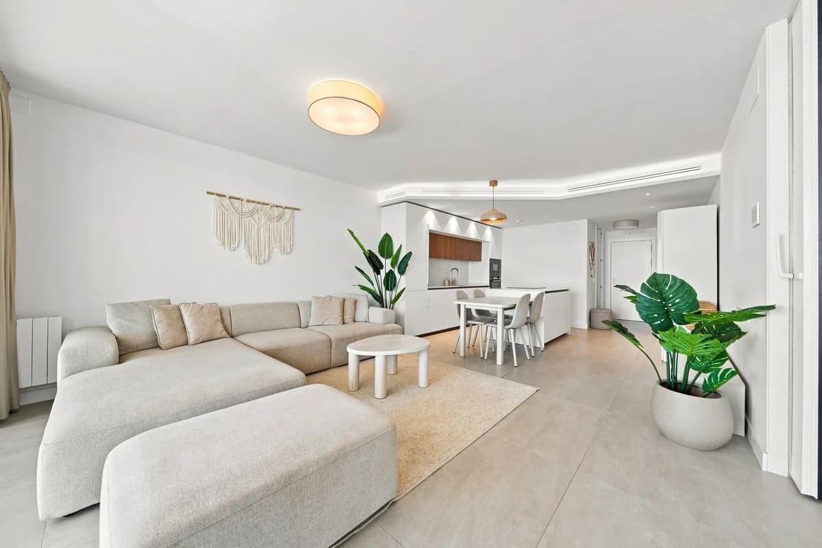 2 Bedroom Middle Floor Apartment for Sale in Fuengirola, Málaga - Image 6