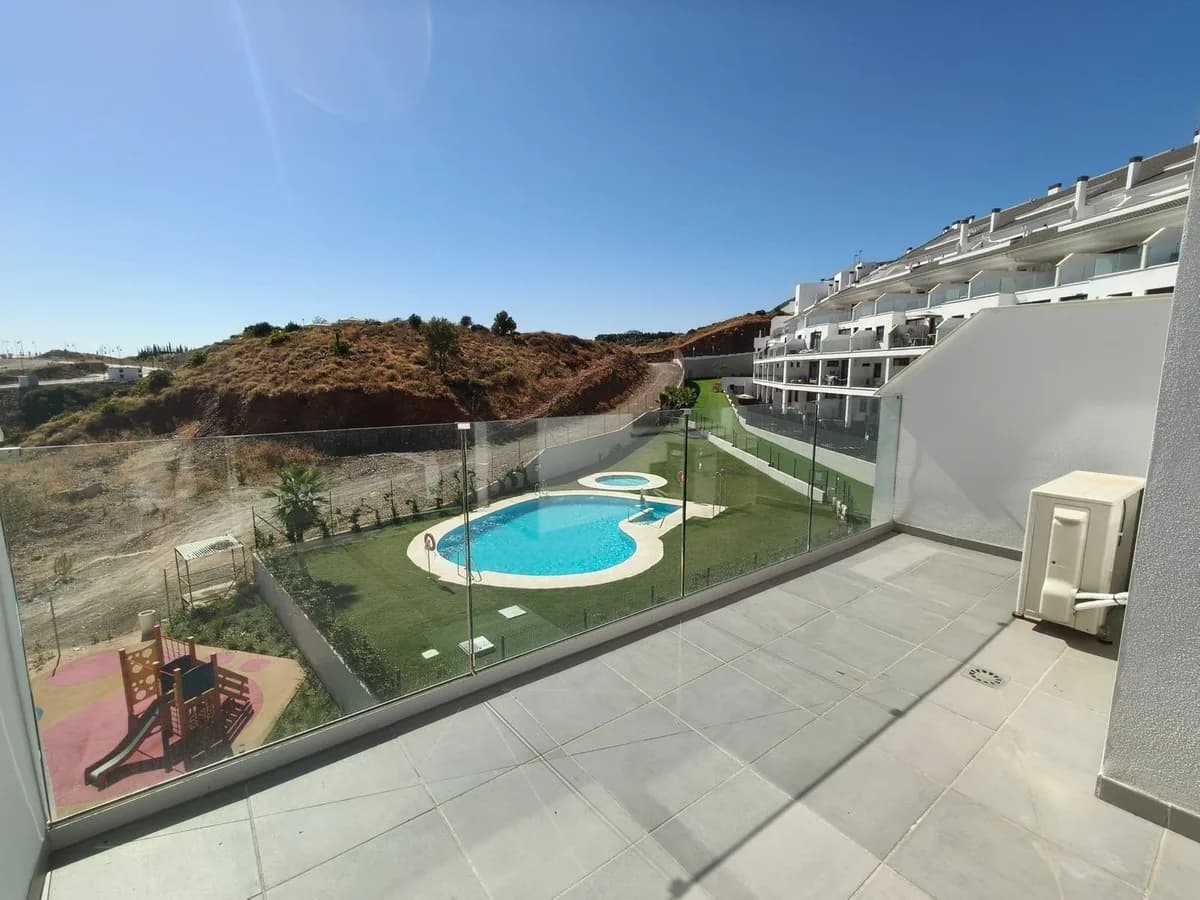 2 Bedroom Middle Floor Apartment for Sale in Fuengirola, Málaga - Image 6