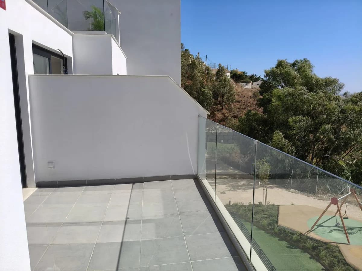 2 Bedroom Middle Floor Apartment for Sale in Fuengirola, Málaga - Image 7