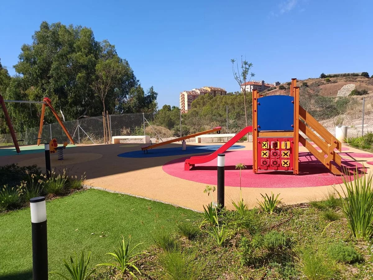 2 Bedroom Middle Floor Apartment for Sale in Fuengirola, Málaga - Image 8