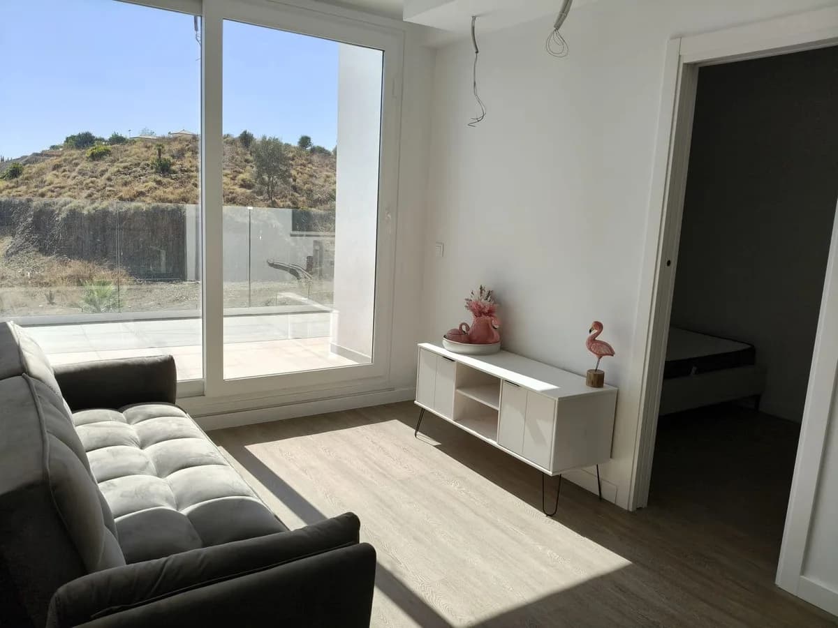 2 Bedroom Middle Floor Apartment for Sale in Fuengirola, Málaga - Image 9