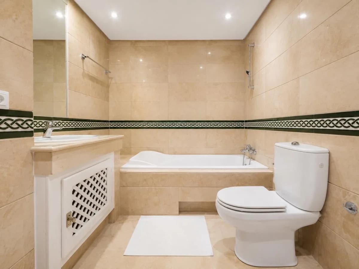 2 Bedroom Ground Floor Apartment for Sale in Los Arqueros, Málaga - Image 9