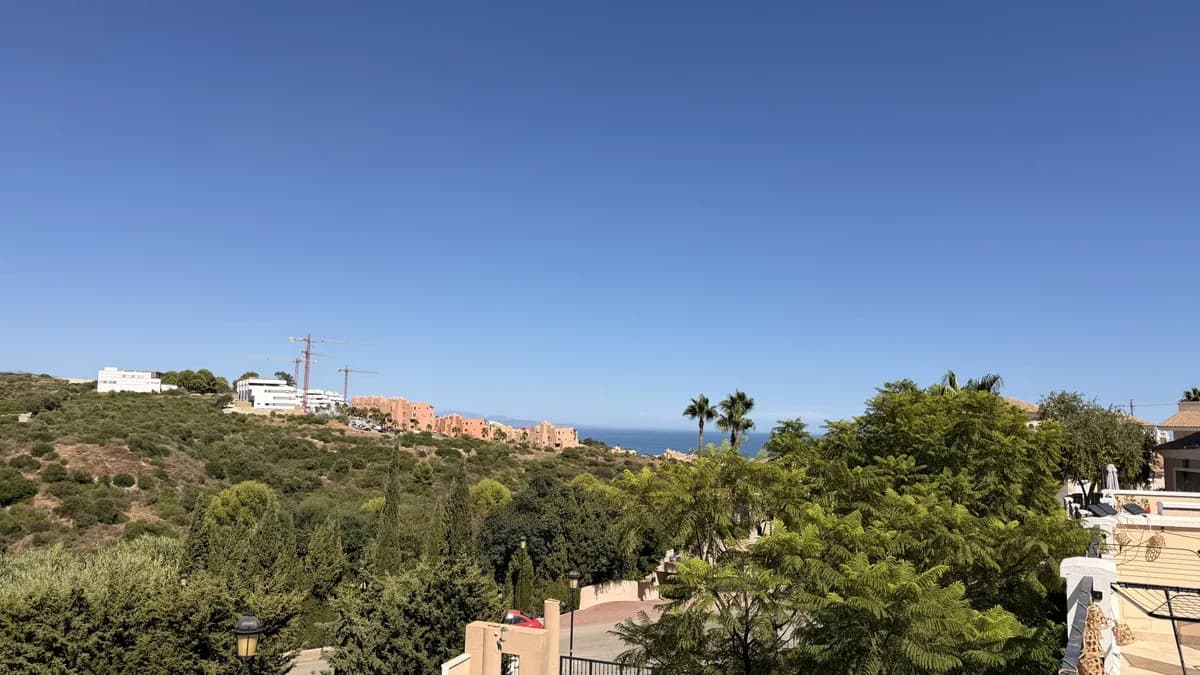 3 Bedroom Townhouse for Sale in La Duquesa, Málaga - Image 3