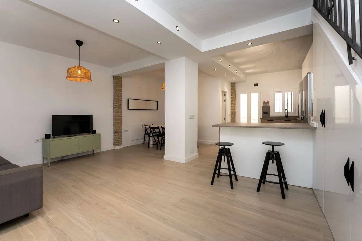 6 Bedroom Townhouse for Sale in Monda, Málaga - Image 2