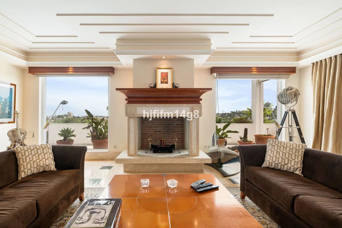 4 Bedroom Penthouse for Sale in Nueva Andalucía, Málaga - Image 5
