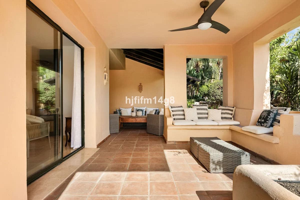 3 Bedroom Ground Floor Apartment for Sale in Estepona, Málaga - Image 3
