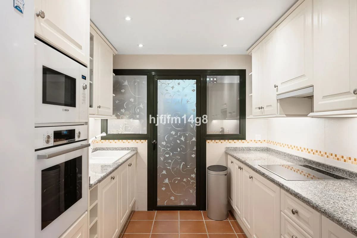 3 Bedroom Ground Floor Apartment for Sale in Estepona, Málaga - Image 6