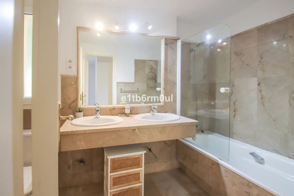 3 Bedroom Ground Floor Apartment for Sale in Nueva Andalucía, Málaga - Image 4