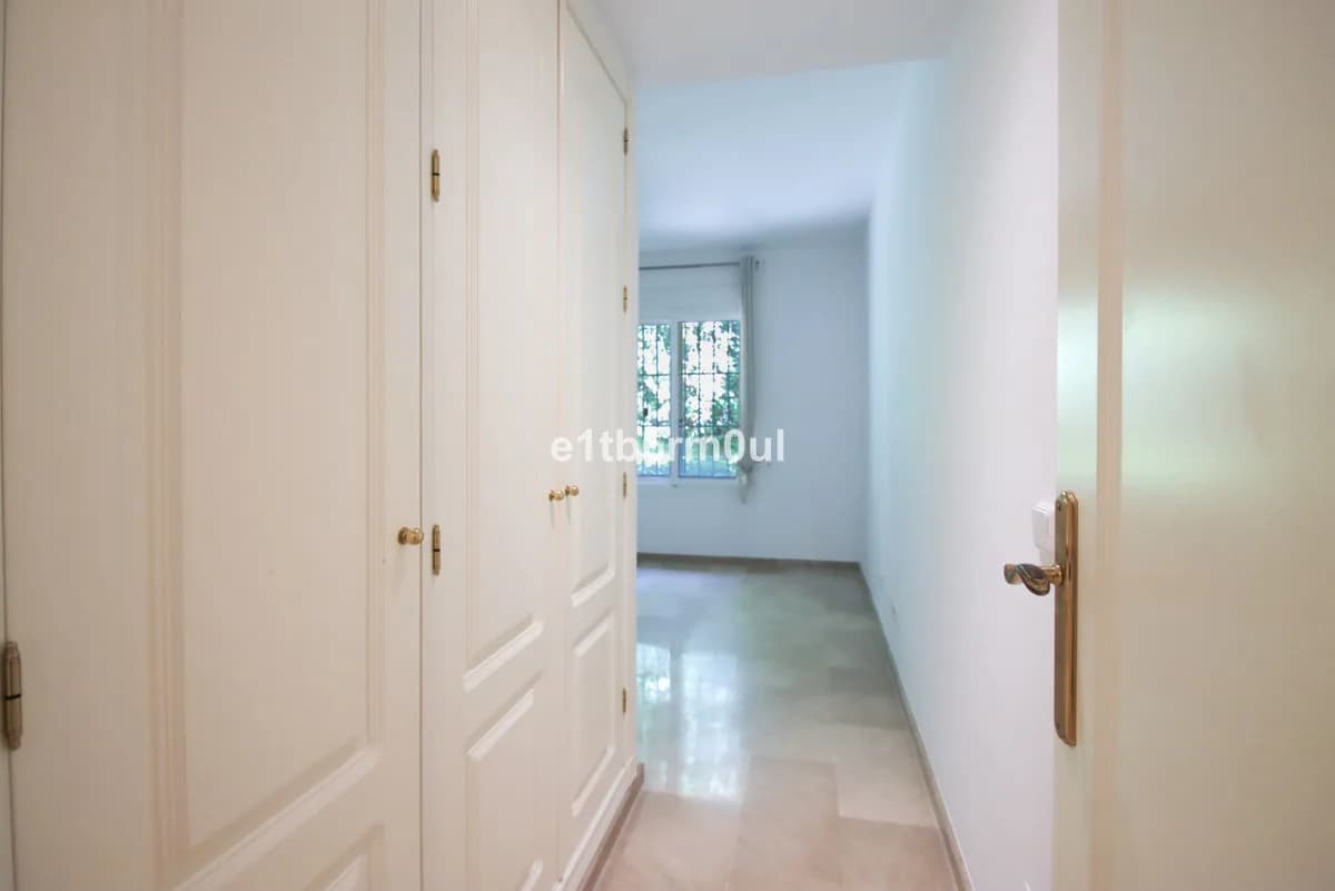 3 Bedroom Ground Floor Apartment for Sale in Nueva Andalucía, Málaga - Image 5