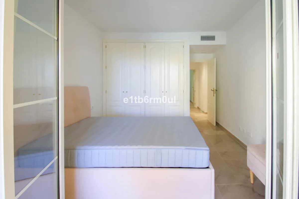 3 Bedroom Ground Floor Apartment for Sale in Nueva Andalucía, Málaga - Image 8