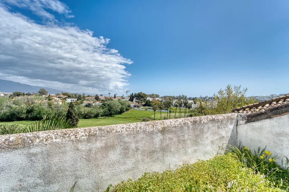 5 Bedroom Penthouse Duplex for Sale in Guadalmina Baja, Málaga - Image 2