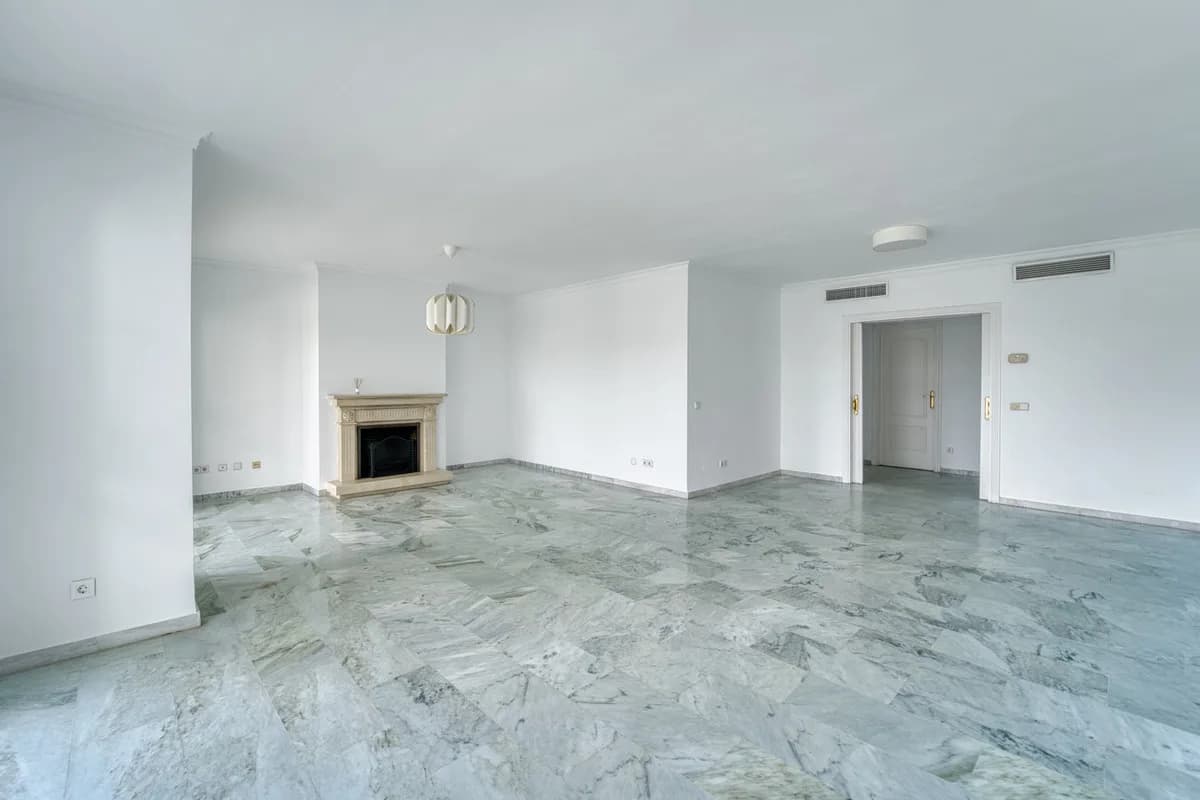 5 Bedroom Penthouse Duplex for Sale in Guadalmina Baja, Málaga - Image 6