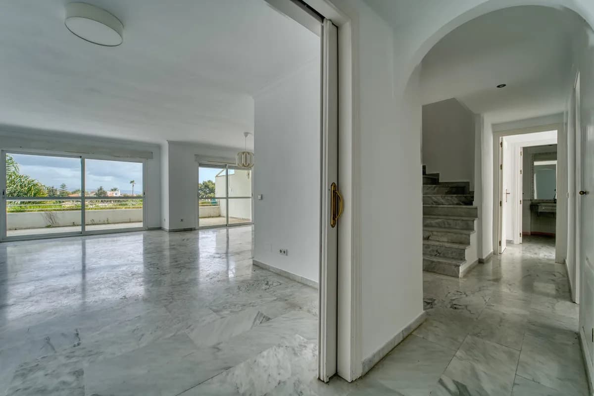 5 Bedroom Penthouse Duplex for Sale in Guadalmina Baja, Málaga - Image 8