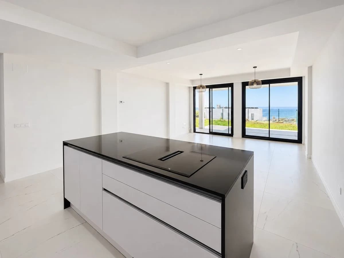 2 Bedroom Ground Floor Apartment for Sale in Casares, Málaga - Image 2