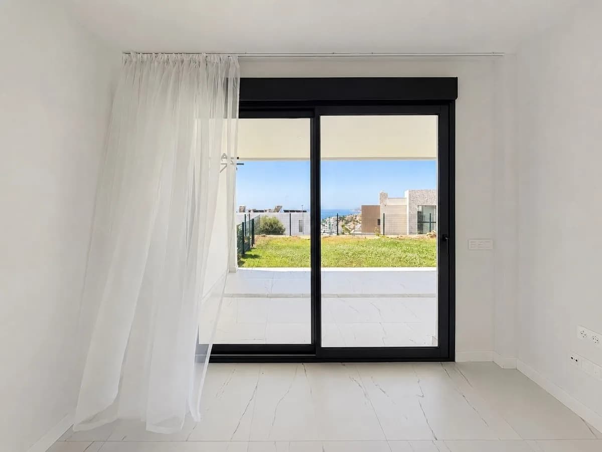 2 Bedroom Ground Floor Apartment for Sale in Casares, Málaga - Image 4