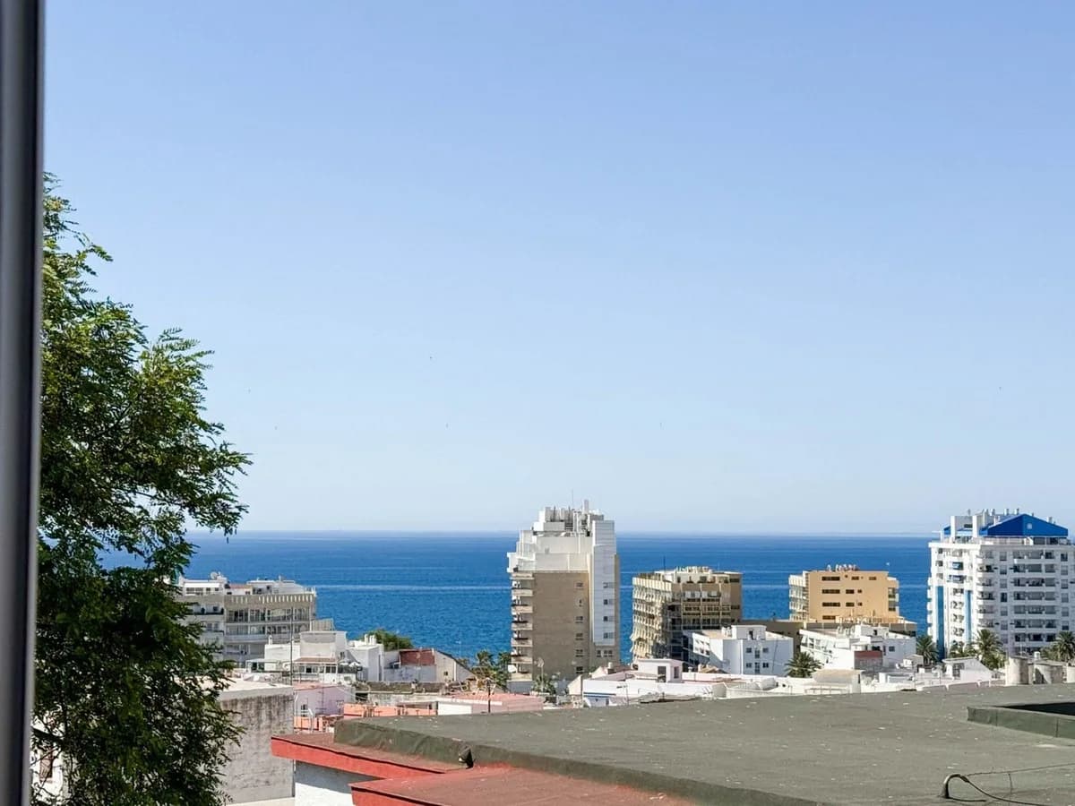 4 Bedroom Top Floor Apartment for Sale in Marbella, Málaga