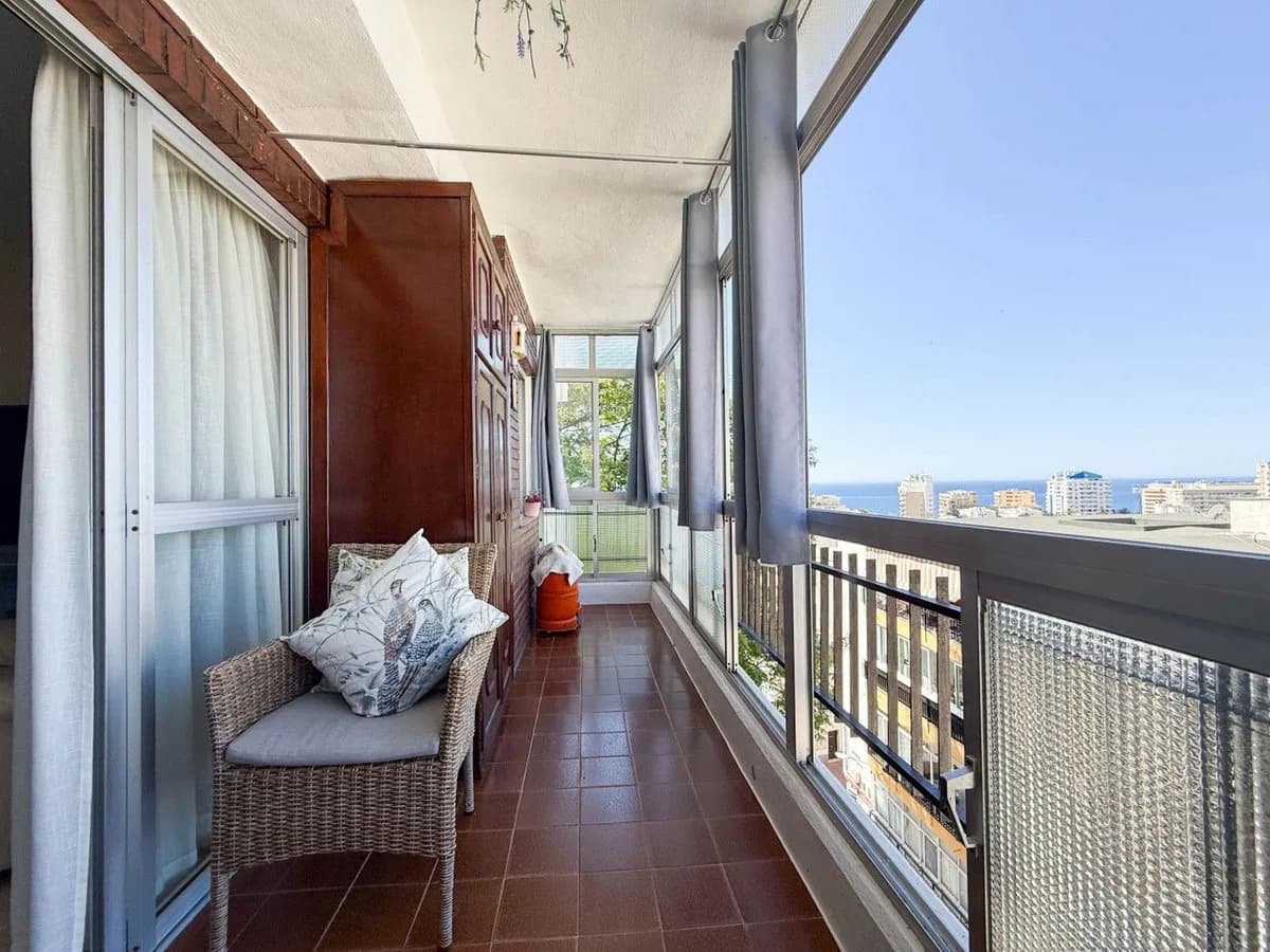 4 Bedroom Top Floor Apartment for Sale in Marbella, Málaga - Image 2